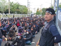 진주 CU물류센터 앞 5000명 집결…화물연대 총력투쟁 돌입
