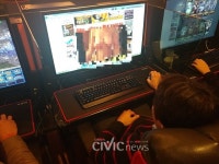 애들 다보는데 버젓이 음란물 즐기다니 PC방 야동족 눈살