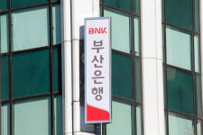 난해한 문제 BNK금융그룹 회장 인선...순혈주의, 낙하산 논란 언제까지?