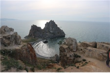 바이칼 호수의 일혼섬 부르한 바위와 세르게 기둥을 보며, 샤머니즘의 기운과 노을의 신비를 느끼다
