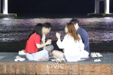 청춘남녀 즉석 만남  메카된 부산 민락동 수변공원의 밤이 뜨겁다