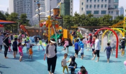 부담 없이 시원하게 즐기는 도심 속 공공 물놀이장 인기