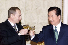 2009년 오늘 남북화합 공로로 노벨상 받은 김대중 대통령 세상 떠남 ...1987년 오늘 동백아가씨 고래사냥 왜불러 등 금지곡 해금됨
