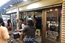 뉴트로 컨셉의 독특한 매력 익선동 한옥거리의 낮과 밤