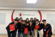 동네 복지관에서 노인 돌보고, 세이브 더 칠드런에서 어린이 보호하고...