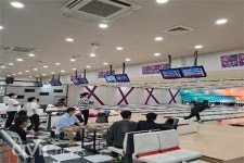 '따닥!' 경쾌한 스트라이크로 스트레스 타파...볼링에 빠진 사람들