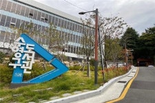 따스한 햇살 속, 새로움에 빠져든다...부산의 이색 도서관 탐방기