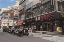 무너져가는 부산 서면 상권...북적이고 화려했던 옛모습은 보기 힘들어