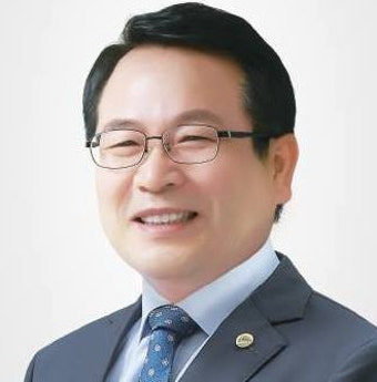 정헌율 익산시장 후보, 5731표 앞서며 당선 