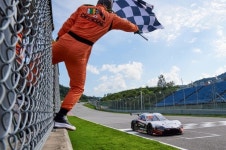 한국타이어 장착 레이서, CJ대한통운 슈퍼레이스 삼성화재 6000 클래스 5R 우승