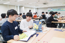 대한전선 신입사원, 당진 어린이에 환경 동화책 기부