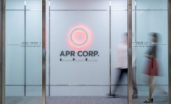 [특징주] 에이피알, 상장 첫날 40% 넘게 급등 중