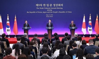 한일중 정상회의 개최…