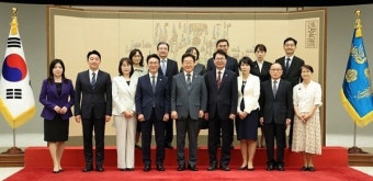 李 대통령, 김민석 총리에 임명장…김 총리, 첫 일정으로 농민단체 면담