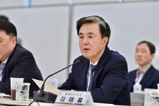 김태흠 기업 성장 막는 규제 풀겠다… 충청남도 기업지원 정책 전면 드라이브