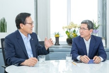 김영윤 회장, 김학용 환노위원장 만나 전문업계 현안 건의