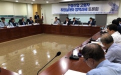 건설기능인력 53%가 50대 이상…공사비 부족이 고령화 주원인