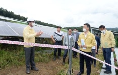 성윤모 산업부 장관, 폭우 피해 태양광 발전시설 현장 방문