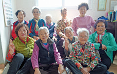 때론 텃세에 시달리고 경로당 살림 도맡아 힘들지만 살맛 나요