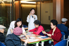 치매 환자 종‧실로폰 박자 맞춰 두드리며 음악치료