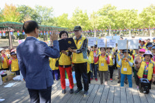 제2차 전국 노인자원봉사의 날 35000여 어르신이 땀 흘리며 기뻐한 하루