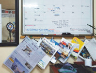 경로당에 도서와 신문보급 나선 지자체들, 도서관 책 배달, 어르신들에 책 읽어주기도