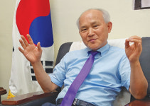 이병학 대한노인회 경기 수원시팔달구지회장 어르신들 마음의 문 열면 주위가 온통 행복하게 보여