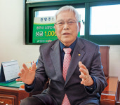 권영주 대한노인회 충북 청주 상당서원구지회장 경로당 매일 찾는 행복나누미가 경로당 관리에 도움 줘