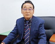홍장근 대한노인회 경기 평택시지회장 대형버스·안마의자·급식도우미 지원… 21가지 복지서비스 실현