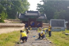 대한노인회 증평군지회 자원봉사클럽, 호국의 달 맞아 연병호 항일 역사공원 청소