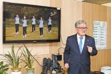 연하장 대신 TV로 신년인사하는 대한노인회 용인 기흥구지회