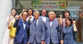 정민섭 대한노인회 전남 완도군지회장 섬 경로당 찾았다 배 끊기면 못 나와도 자주 다니려고 해