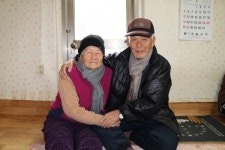 대한노인회 세종시지회, 따뜻한 겨울 보내기 지원 사업 머플러 전달