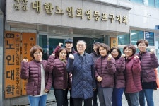 황무섭 대한노인회 서울 영등포구지회장 붓글씨 족자에 담아 전 경로당에 걸어… 인화·단결에 도움