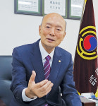 서정윤 대한노인회 전남 나주시지회장 길거리 공연하는 어르신 버스킹 악단… 우리만의 특화된 일자리