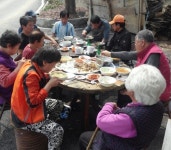 대한노인회 충북 제천시지회 연곡경로당, 옻닭백숙 잔치로 활성화 및 마을 화합