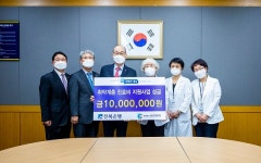 전북은행, 군산의료원에 독거노인 등 취약계층에 성금 전달
