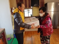 대한노인회 창원시 마산지회, 홀몸어르신에 반려식물 등 마음방역물품 전달