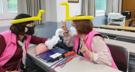 대한노인회 경북 영주시지회, 행복도우미들 풍선아트배워 경로당 프로그램 준비