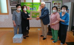대한노인회 강원 강릉시지회, 할머니 콩장사업 재배 콩나물 아동센터에 전달
