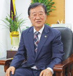 원종성 대한노인회 경기 이천시지회장 지회장은 경로당 회원 아이디어를 시장께 전하는 심부름꾼
