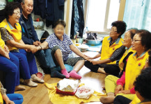 대한노인회 강원 태백시지회 소속 타워빌A봉사클럽, 코로나로 지친 경로당 회원에 도시락 전달 보람