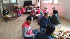대한노인회 전북 장수군지회 하동경로당, 회원들 합동 생일잔치 개최 훈훈