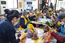 대한노인회 경기 용인시 처인구지회, 산매동 경로당 키오스트 사용 교육 및 반려 식물 만들기
