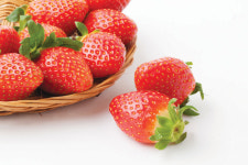 겨울에 인기 많은 딸기, 시력 회복에 좋아