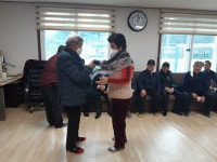 대한노인회 강원 화천군지회, 5개 읍면 경로당 회원에게 스카프·목도리 전달