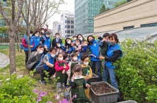 대한노인회 경기 수원시 영통구지회, 1·3세대가 함께하는 텃밭 가꾸기 체험교실 운영