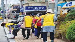 대한노인회 경북 영주시지회 소속 행복노인자원봉사단 10월 영주세계풍기인삼축제서 안내 봉사