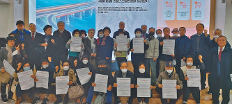 서울 강남구지회 경로당회장들, 노인회 지원 반대하는 강남구의원 각성하라 규탄 시위