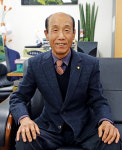 이상희 대한노인회 충북 충주시지회장 노인은 모든 종류의 물 수용하는 바다와 같은 자세로 살아야